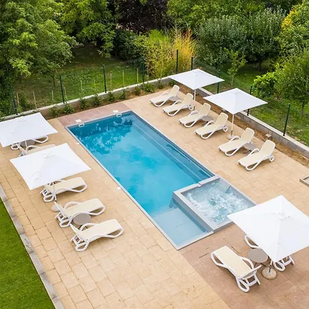 Kistuecsoek Food & Bed & Breakfast 4*