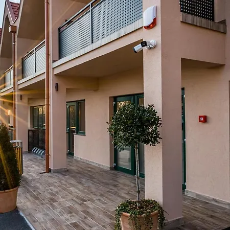 Hotel Kistuecsoek Food & Balatonszárszó