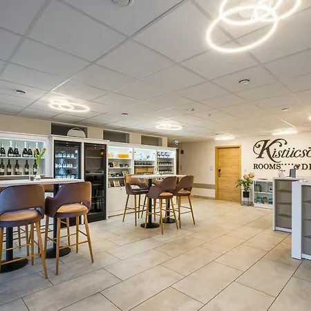 Отель Kistuecsoek Food & 4*