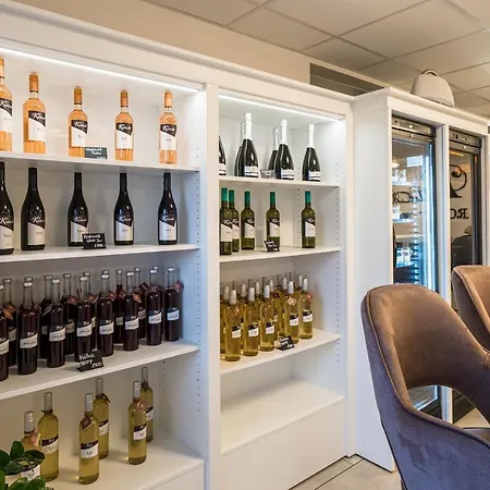 Отель Kistuecsoek Food & 4*
