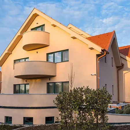 Kistücsök Food&room 4* Balatonszárszó