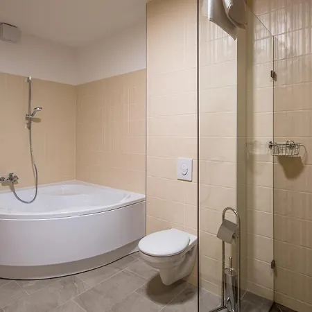 Kistuecsoek Food & Hotel Balatonszárszó