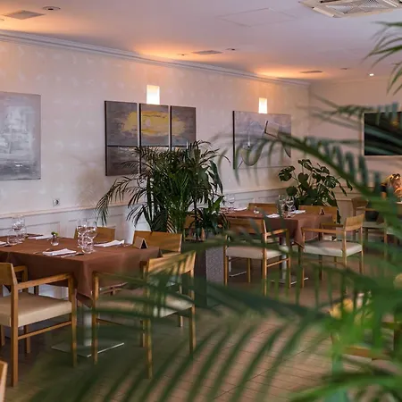 Kistuecsoek Food & Hotel Balatonszárszó