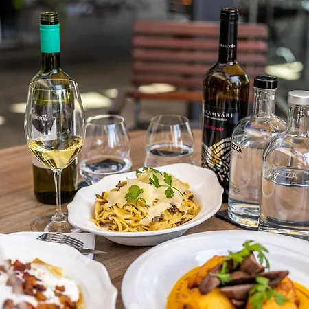 Kistuecsoek Food & Balatonszárszó