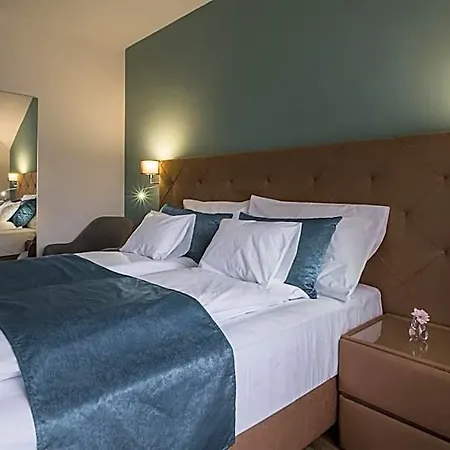 Hotel Kistuecsoek Food & Balatonszárszó