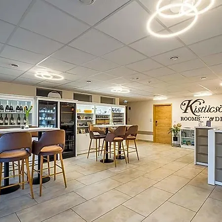 Kistuecsoek Food & Hotel Balatonszárszó