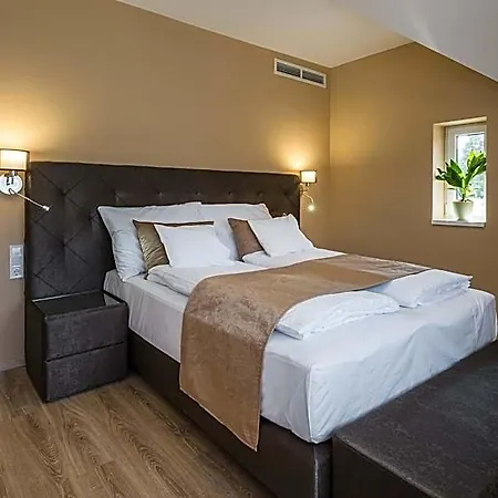 Kistuecsoek Food & Hotel Balatonszárszó