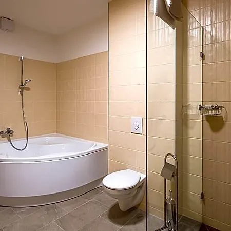 Kistuecsoek Food & Hotel Balatonszárszó
